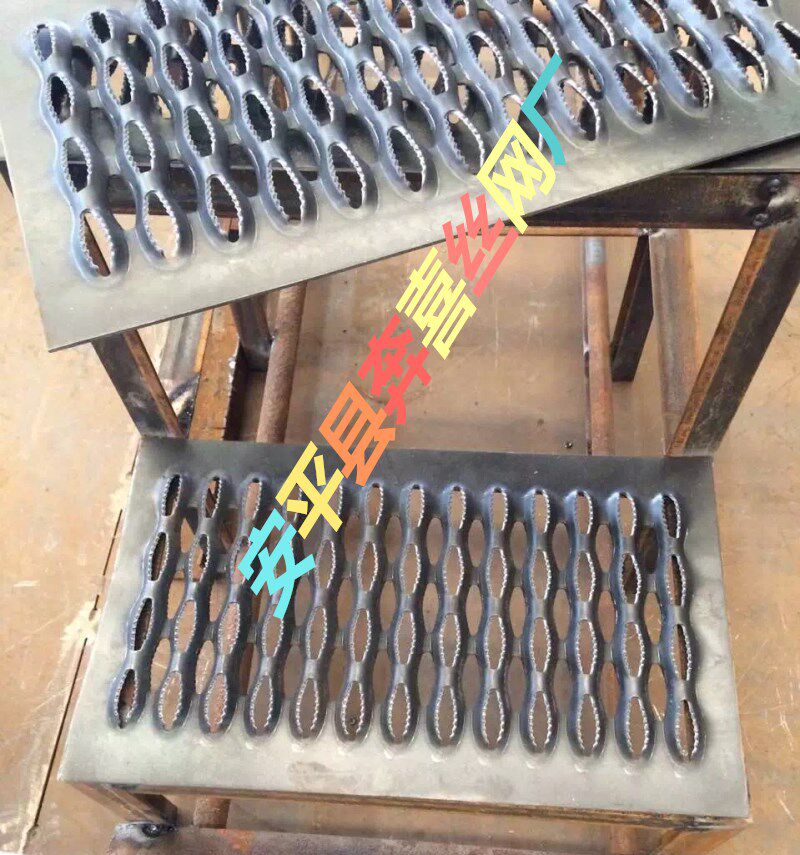 Benxi specializes in the production of crocodile mouth anti-skid plate stainless steel anti-skid plate punching plate can be cut and bent for free