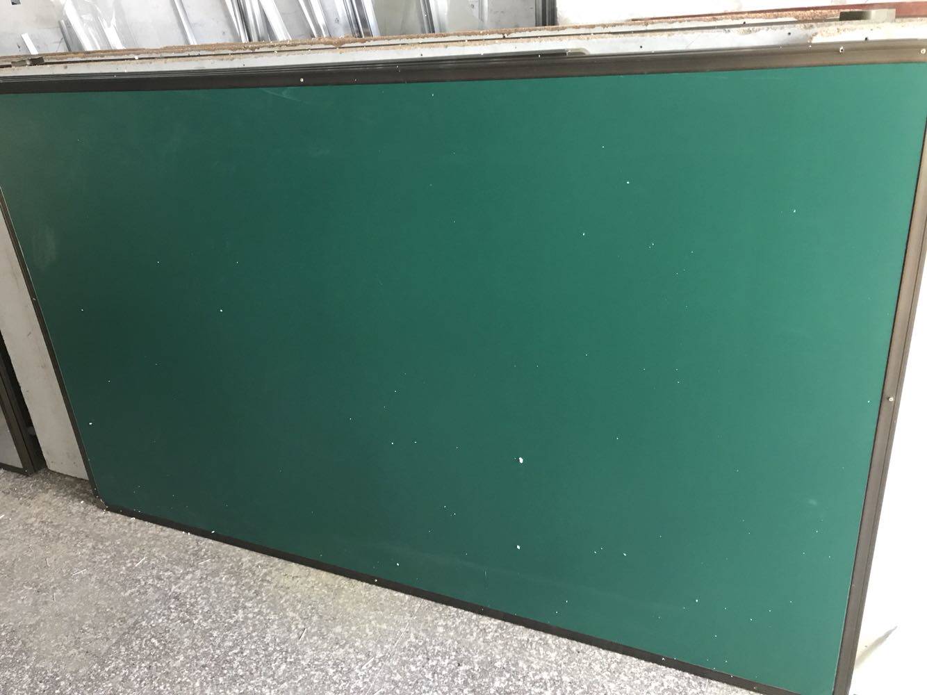 Manufacturers wholesale custom magnetic size blackboard green board whiteboard environmental protection school teaching writing hanging matte metal