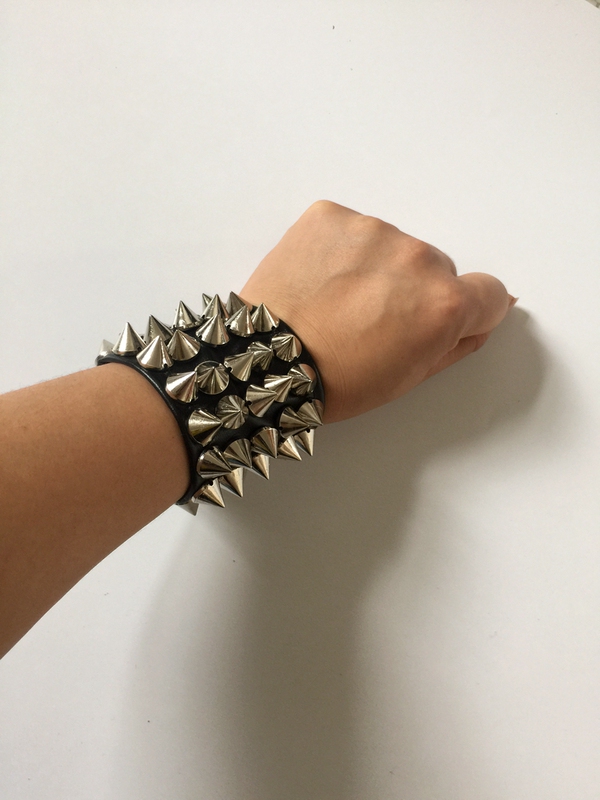 European and American Star Ladygaga's Same Style Versatile Studded Bracelet, Female Singer Ds Stage Outfit Performance Costume European and American Star Ladygaga's Same Style Versatile Studded Bracelet, Female Singer Ds Stage Outfit Performance Costume