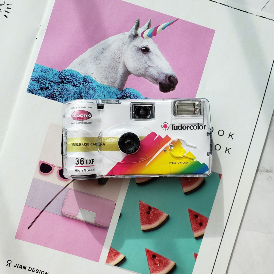 British Tudor Tudor Potato Disposable Film Camera Vintage Film Machine has flashing lights