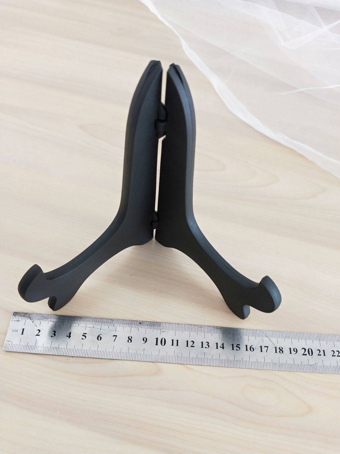 Naturist hand in hand for embroidery finished product holder