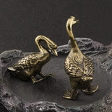 Ретро чистая медная пара мужских и женских пары латунных домашних животных чая с утенком