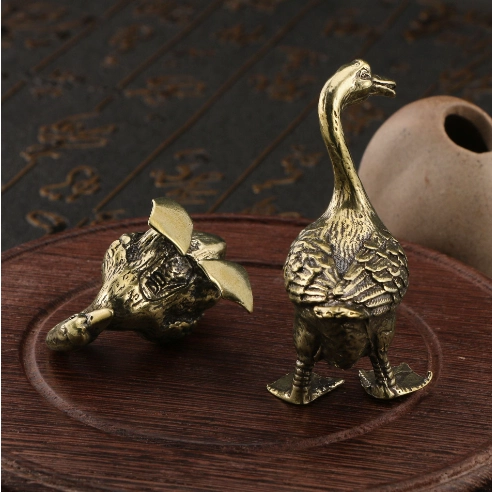 Ретро чистая медная пара мужских и женских пары латунных домашних животных чая с утенком
