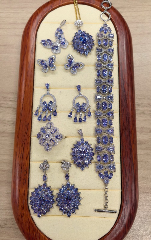 Natural Tanzanite Multi-Grain Inlaid Fine Craftsmanship S925 Silver Inlaid Earrings, Rings, Pendants, Bracelets, Elegant and High-End Beauty