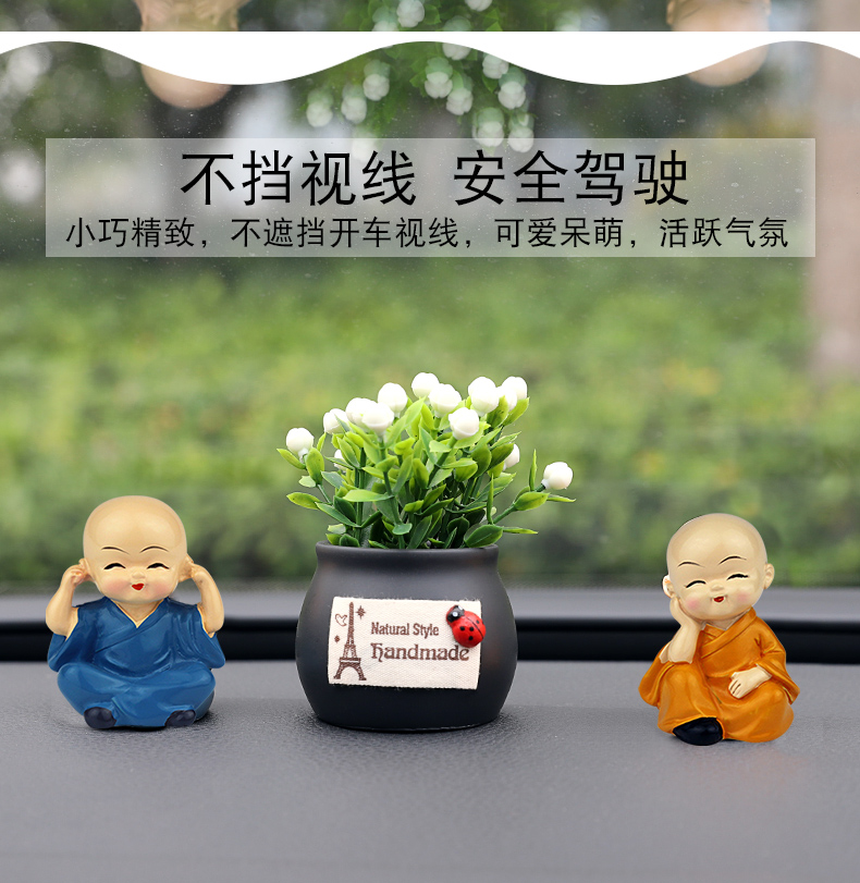 Trang trí xe sáng tạo phụ kiện xe hơi xe nhỏ tu sĩ lắc đầu dễ thương nam nữ búp bê trung tâm điều khiển trang trí vật tư đồng hồ trang trí ô tô