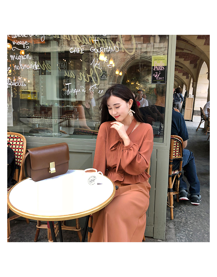 Đầm suông mùa thu cổ điển sang trọng của retroQ là áo sơ mi mỏng tay dài cổ chữ V 2018 thu mới 	áo sơ mi voan nữ dài tay