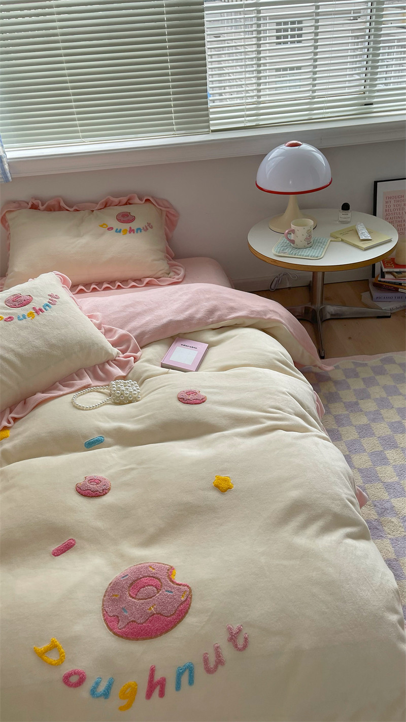 Pear Dreams Teenage Girl Donuts Warm Up Thickened Milk Suede Four Pieces Covered Bed Linen Bed Hat Coral Suede Bed supplies-Taobao