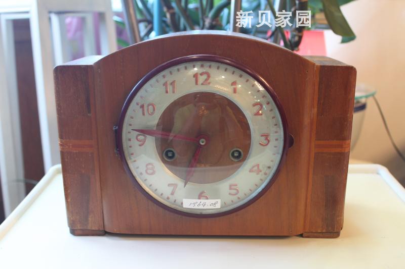 Shanghai Clock Factory in 1964 during the period of public-private partnership production of three five brand 555 old mechanical table clock all-copper movement