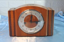 The Sanwu brand 555 old mechanical clock produced by the Shanghai Clock Factory in 1959 a public-private partnership includes the original manual.