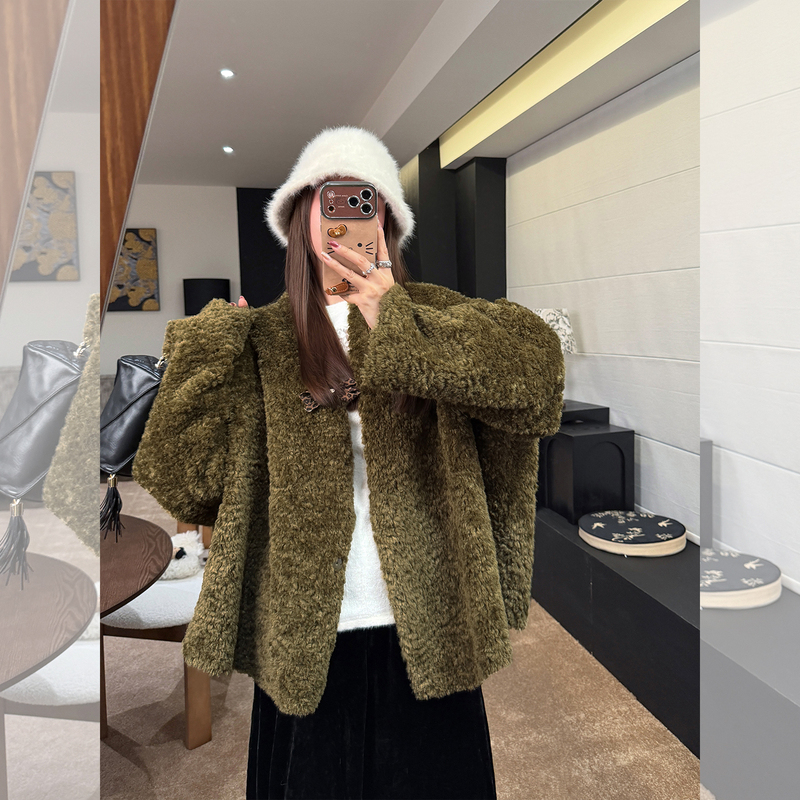 Zhang Seshi's "Xingyan Senyu" Minimalist High-Intelligence Green Double-Breasted Ultra-Soft Teddy Eco-Friendly Fur Coat