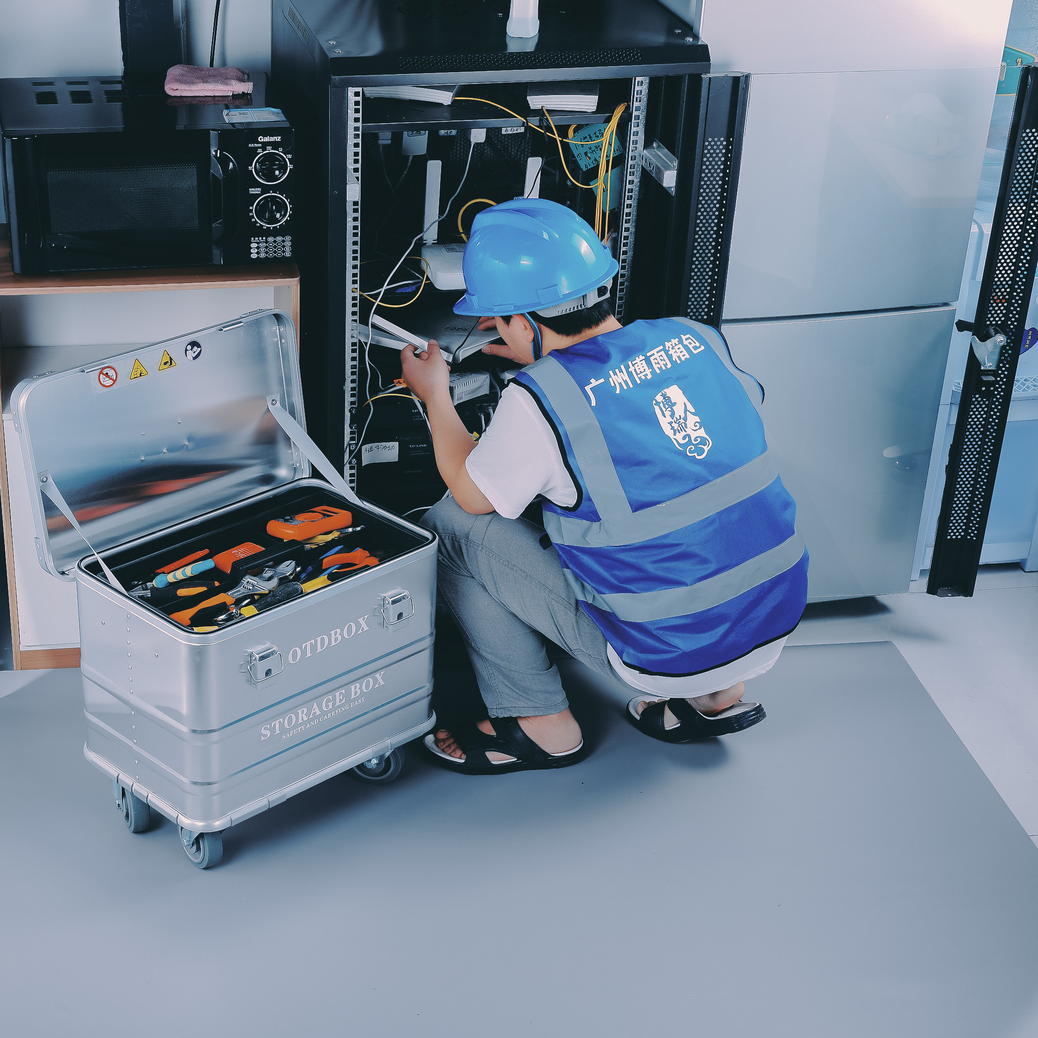 多功能铝合金拉杆工具包家具安装维修美容手拉式带轮工具箱工业级