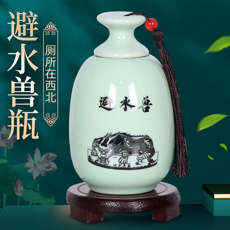 Water-Repellent Beast Bottle Ornament with Lotus and Carp Design, Placed in the Northwest Corner to Resolve the Problem of Bathroom Doors Facing Each Other, Ceramic Gourd Bottle