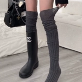 Кто знает, коленные носки и ботинки действительно красивы!Черно -серое высокое сочетание цвета, ленивые, повседневные тонкие кости