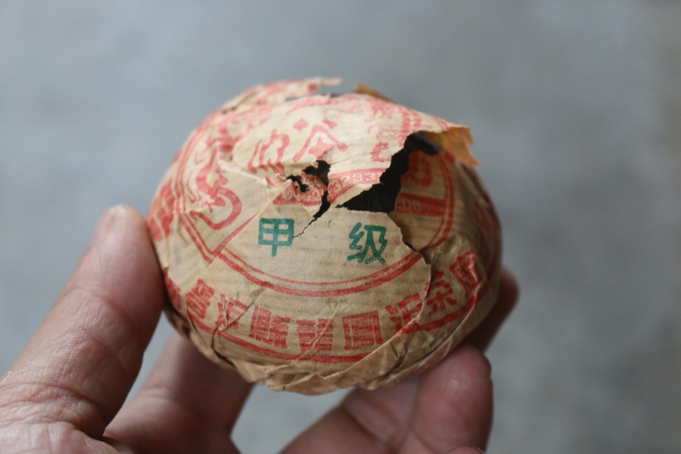 Long Fenga Tuoco Tea 2000 100g old Pu'er can drink antique second hand circulation commodities