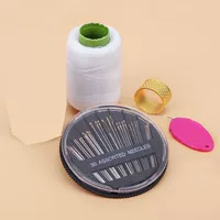 Белая нить/1 рулон + 30 игл + наперсток + нитевдеватель