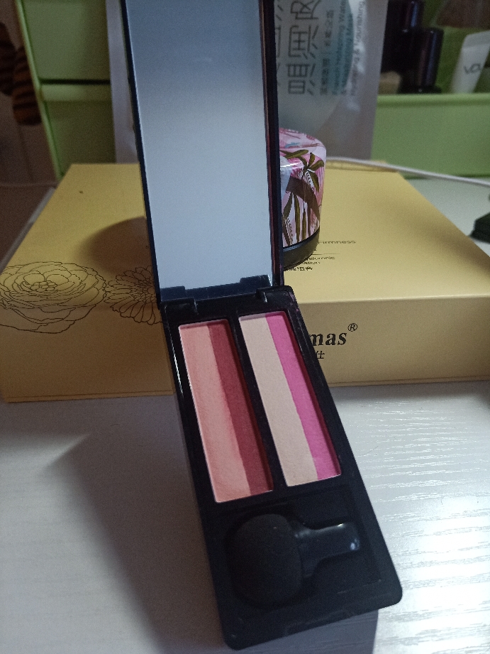 蓝色之恋一款很牛的眼影这个牌子怎么样好用吗，使用测评（网红推荐）,第6张