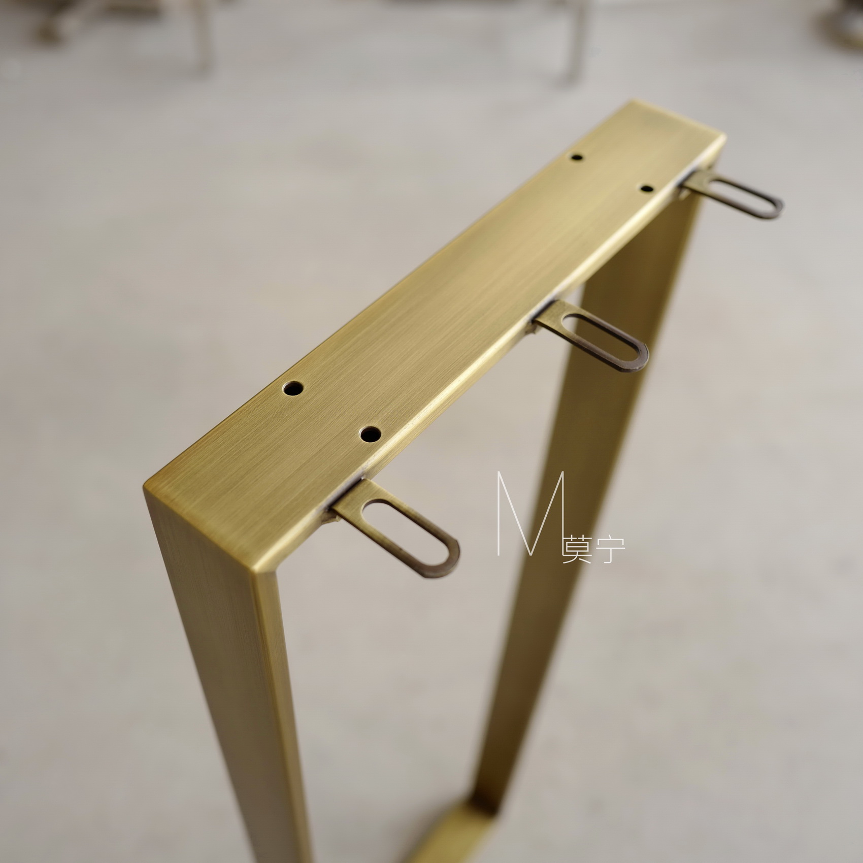 Handcrafted and delicate copper plated, the foot mooning makes A094