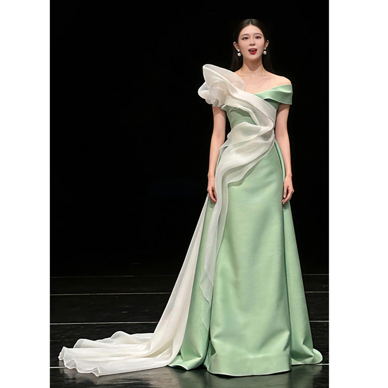 Evening Dress for Women with a High-End, Dignified, and Elegant Look, Suitable for Hosts, Vocal Performances, Ethnic Solo Singing, and Music Students' Stage Performances Evening Dress for Women with a High-End, Dignified, and Elegant Look, Suitable for Hosts, Vocal Performances, Ethnic Solo Singing, and Music Students' Stage Performances