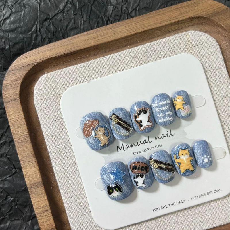 Denim Plaid Cute Cartoon Cat Zipper Three-Dimensional Childlike Sweet Cool Complexion-Enhancing Asymmetrical Blue Short Round Press-On Nails Denim Plaid Cute Cartoon Cat Zipper Three-Dimensional Childlike Sweet Cool Complexion-Enhancing Asymmetrical Blue Short Round Press-On Nails