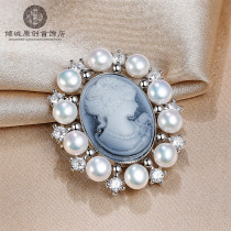 Small fragrant wind pearl brooch womens suit corsage Joker fashion pin Cameo retro big temperament badge