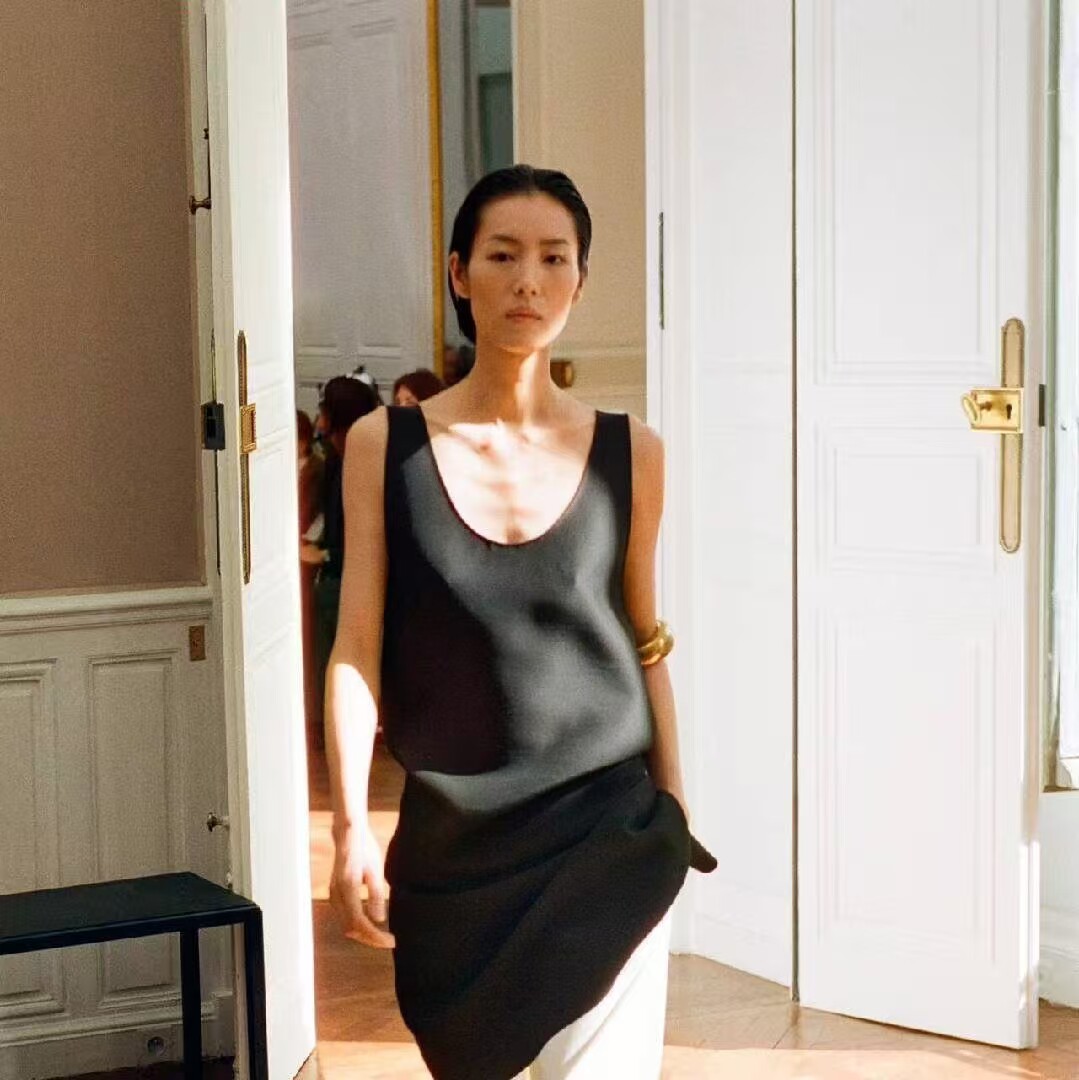未来极简高级女装