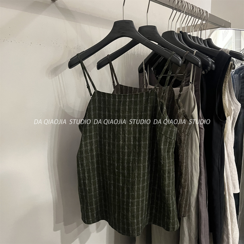 Vintage High-End Plaid Linen Camisole for Women, 2026 Summer New Style, Elegant and Slimming, Slit Outerwear Top