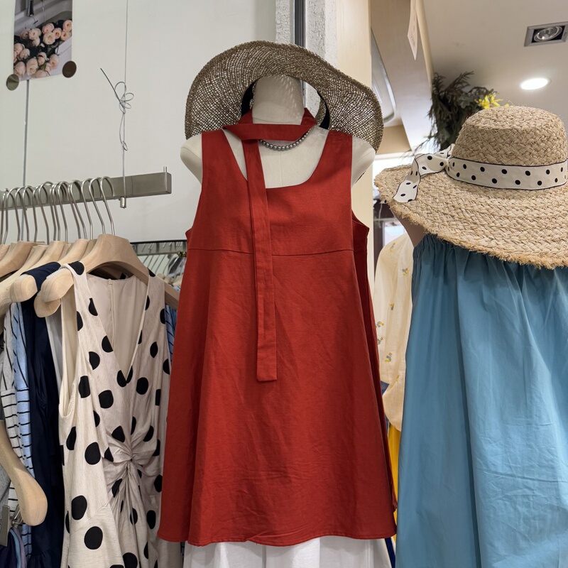 Designed with a Sense of Style, the Linen Sleeveless Vest Shirt for Women Is a New Loose and Casual Mid-Length Top for the Summer of 2026