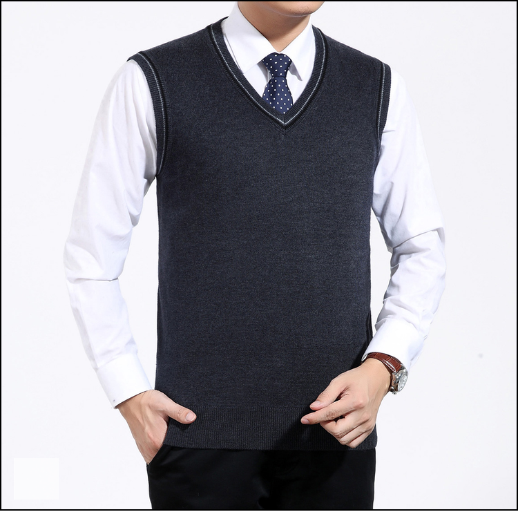 Người đàn ông trung niên đan vest người đàn ông trung niên của len vest cha mặc áo len đáy áo sơ mi nam len vest