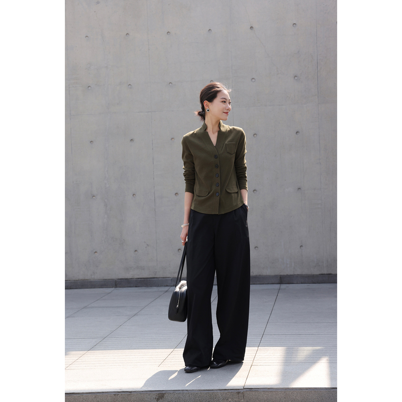 Zhou Zhou Design V-Neck Solid Color Knitted Cardigan 2026 Spring New Stand-Up Collar Slim Fit Short Jacket for Women