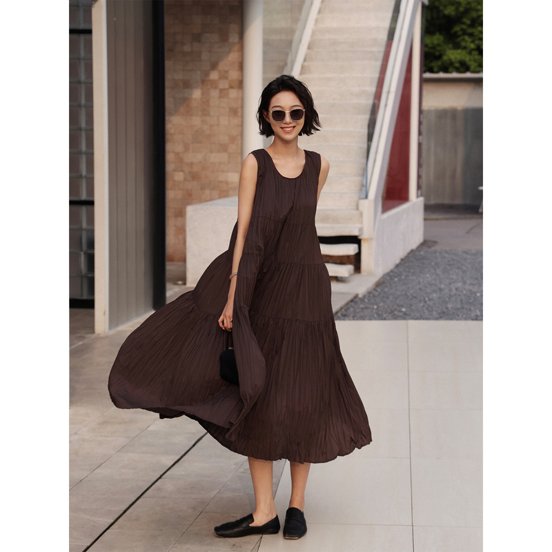 Zhou Zhou Lao Qian Style Pleated Sleeveless Dress 2026 Summer New Vintage Slimming Elegant Tank Dress Long Dress for Women