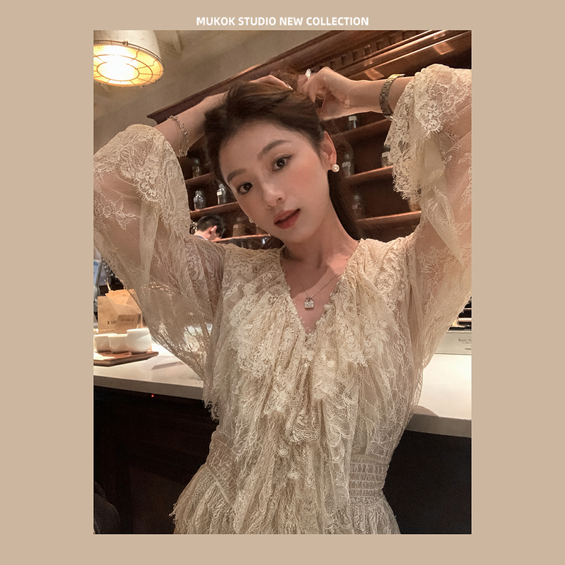 Mukok Show-Style Multi-Layered Lace Ruffled Blouse for Women, New Autumn Design with a V-Neck Top