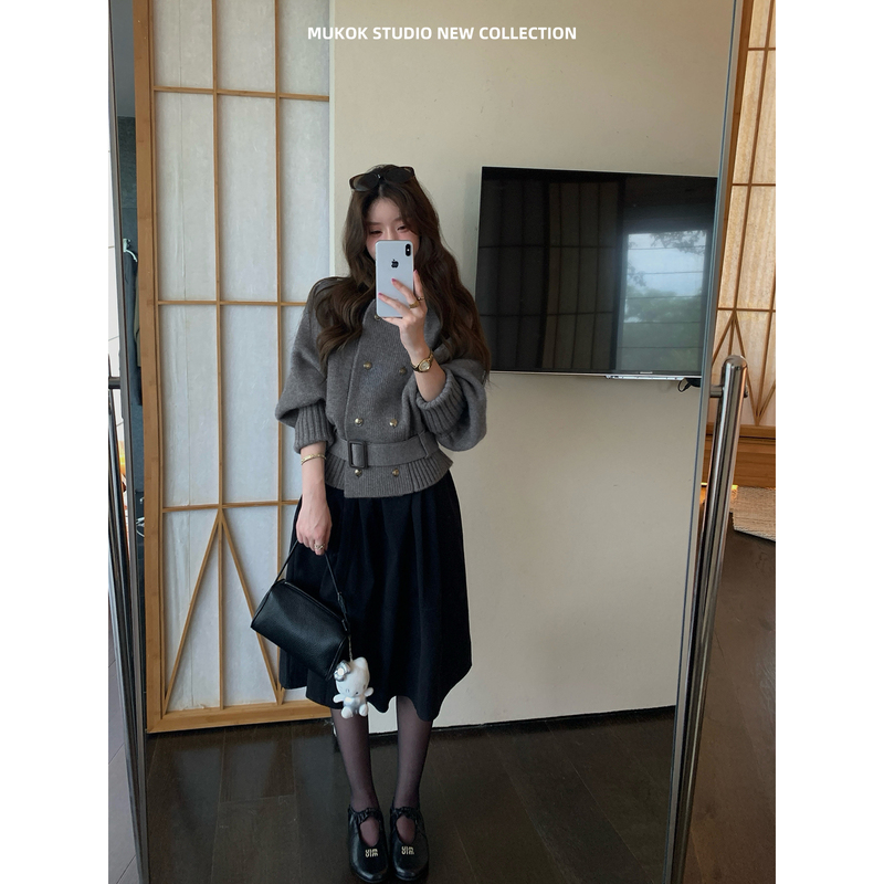 Mukok Show High-Neck Cape Twist-Knit Cardigan with a Vintage Design and Waist-Cinching Sweater Top Mukok Show High-Neck Cape Twist-Knit Cardigan with a Vintage Design and Waist-Cinching Sweater Top