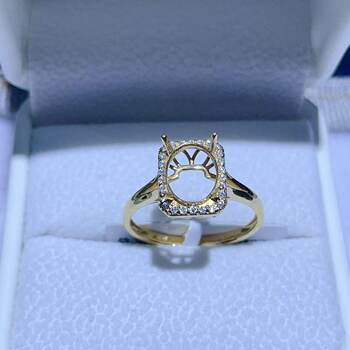 18k gold square zirconium ring with moissanite diamond