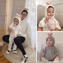 South Korea with the same three-dimensional love mother and daughter mother and child outfit baby hooded sweater Hayi baby cute bag fart clothes climbing clothes