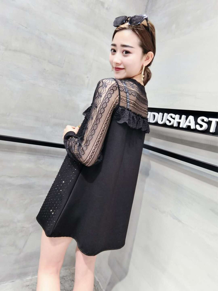 Mùa thu và mùa đông XL khâu ren bay mép ren cổ tròn dài Một phiên bản màu đen khoan nóng đáy váy chạm đáy áo áo thể thao nữ