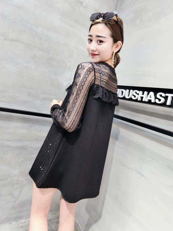 Mùa thu và mùa đông XL khâu ren bay mép ren cổ tròn dài Một phiên bản màu đen khoan nóng đáy váy chạm đáy áo áo khoác nữ de thương
