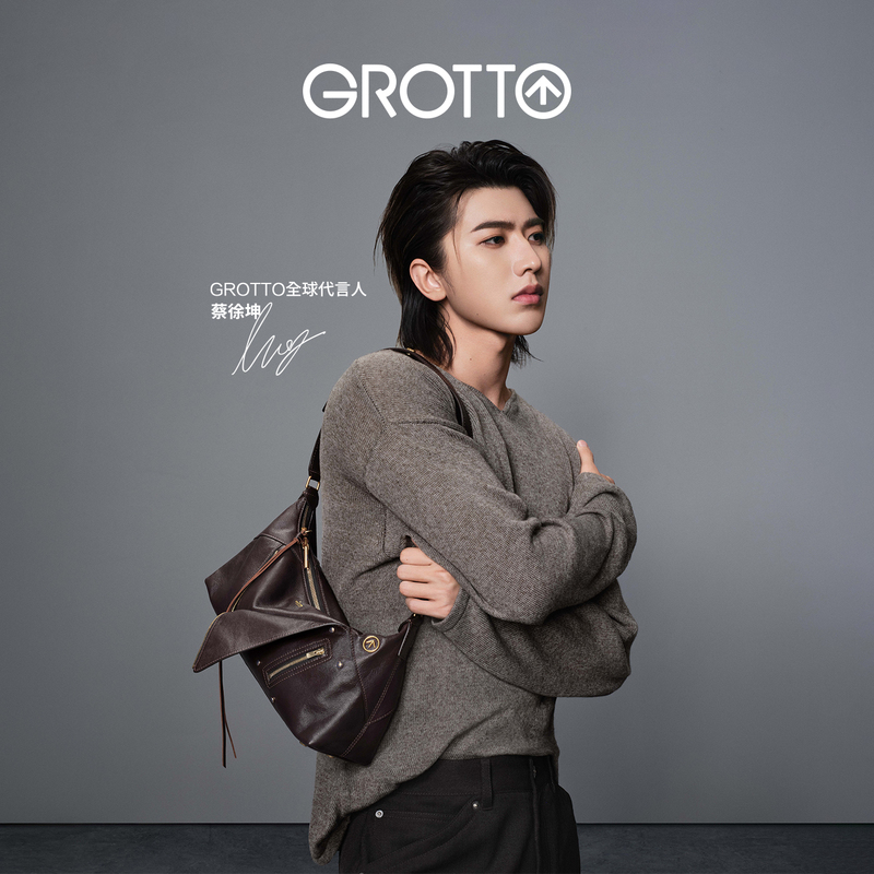 [Same Style as Cai Xukun] Grotto 26Th Anniversary New Model Leather Hobo Shoulder Crossbody Bag Commuter Bag