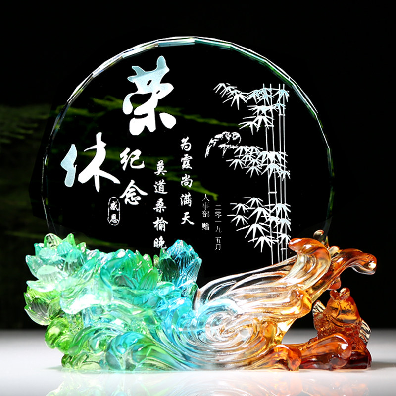 Classmates gather to commemorate retirement souvenirs for teachers' day gift to send teachers' retirement gift