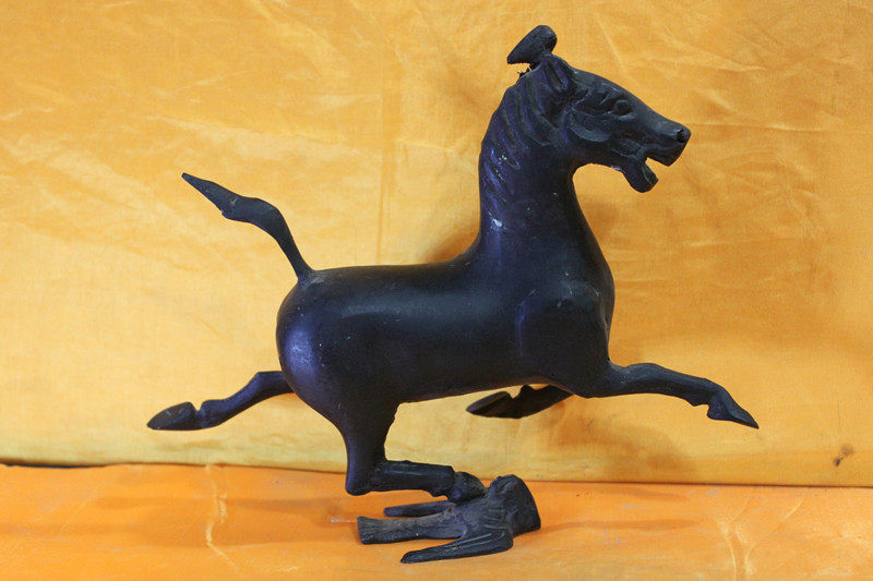 Imitation antique bronze ware horse tree-making process rust pendulum pieces antique collection Jiaphang ancient play 