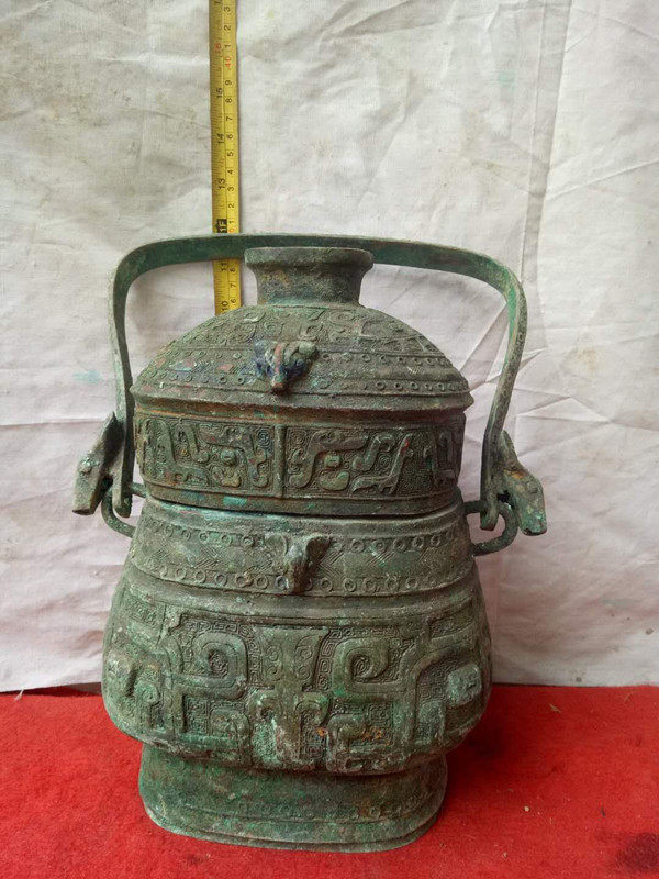 Antique bronze handle wine vessel muffled carbonization to heavy red spot green rust ornaments collection of good products ?