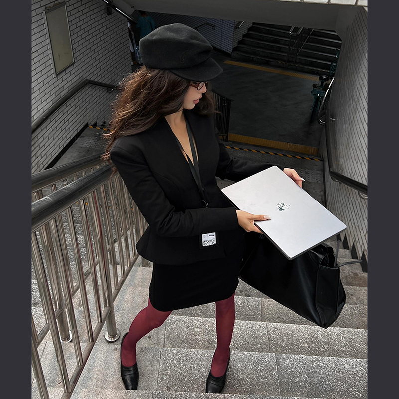 Law & Order: Black Slim Fit V-Neck Blazer and Bodycon Skirt Set, High-End Suit with High-Waisted Skirt Two-Piece Set