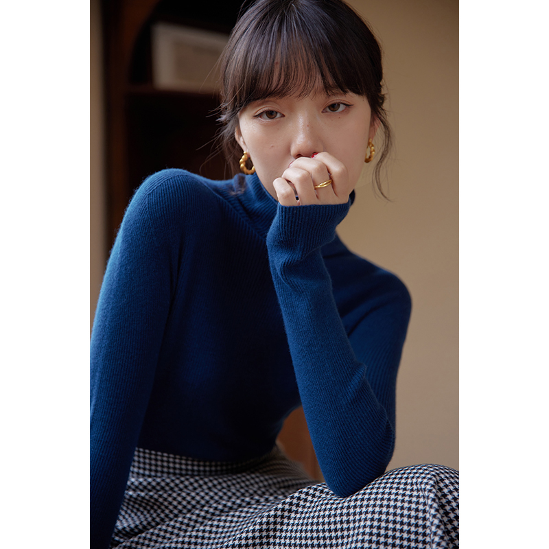 Klein Blue Turtleneck Sweater for Autumn and Winter, Stylish and Slimming Knit Top for Women, Long-Sleeved and Form-Fitting Klein Blue Turtleneck Sweater for Autumn and Winter, Stylish and Slimming Knit Top for Women, Long-Sleeved and Form-Fitting
