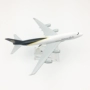 Máy bay chở hàng UPS Mô hình máy bay Boeing 747 Mô phỏng máy bay chở hàng hợp kim con lắc tĩnh 16CM đồ chơi cho bé 4 tuổi