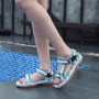 Mùa hè phiên bản Hàn Quốc của giày La Mã dép nữ cổ tích gió biển nghỉ hè bên ngoài mang giày đi biển đế bằng phẳng chống trượt hoang dã - Sandal xăng đan