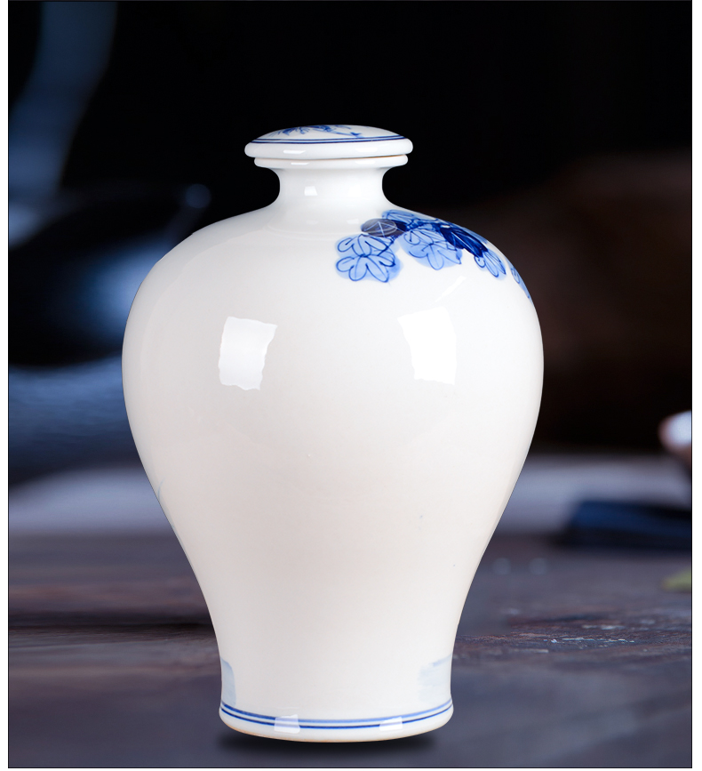 Jingdezhen ceramic art bottle hand - made peacock blue and white porcelain is the empty bottles 10 jins sealed bottle furnishing articles