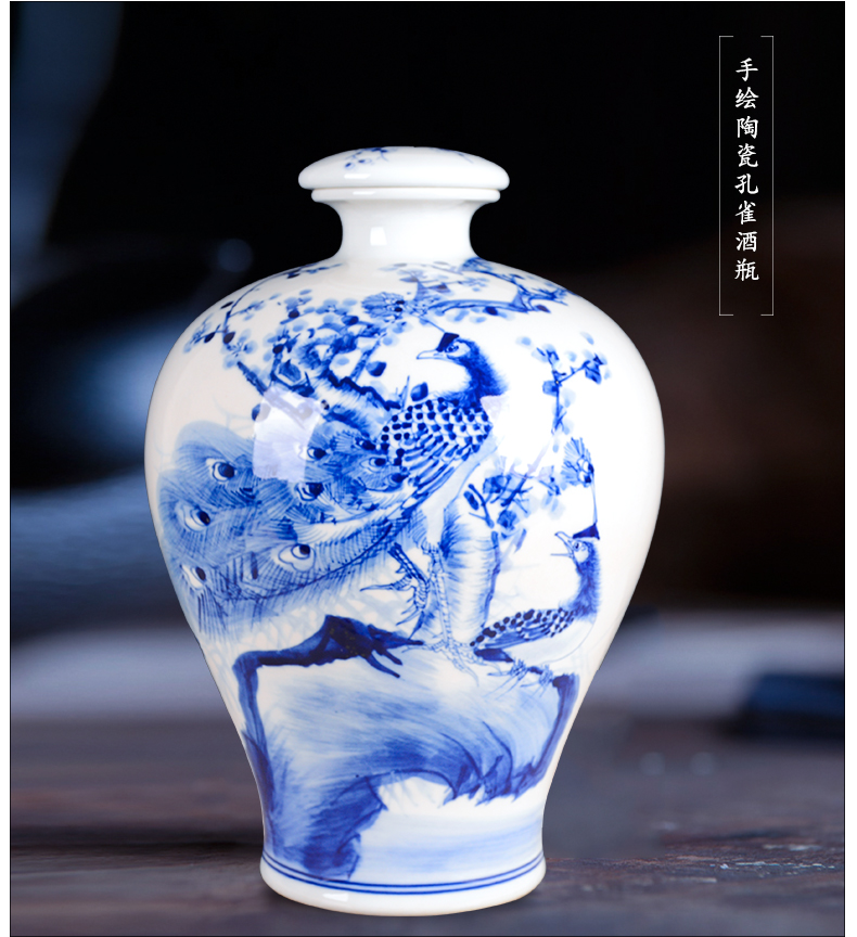 Jingdezhen ceramic art bottle hand - made peacock blue and white porcelain is the empty bottles 10 jins sealed bottle furnishing articles