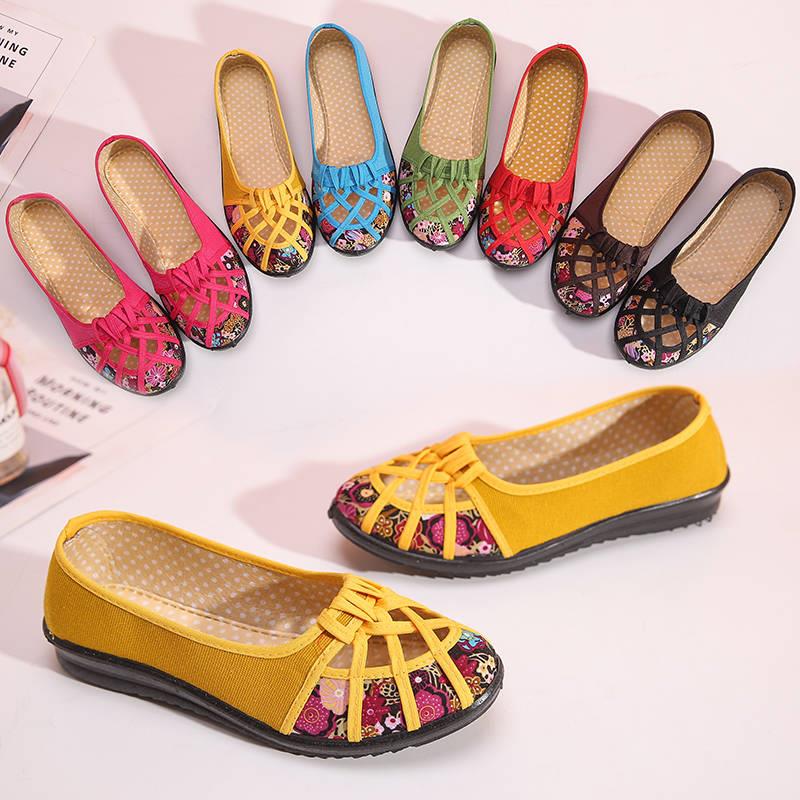 Summer and autumn old Beijing cloth shoes women's non-slip breathable hollow mesh shoes lazy shoes slip-on shoes middle-aged mother shoes