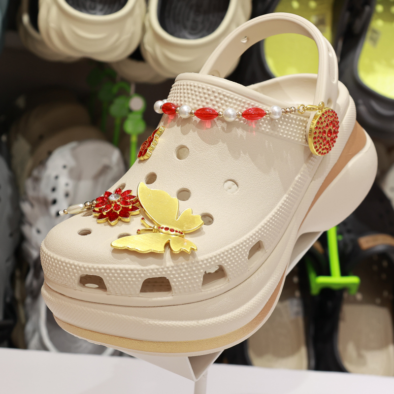 Crocs Women's Shoes Retro Red Gold Vaulting Horse Thick-Soled Whale Beach Sandals 213112