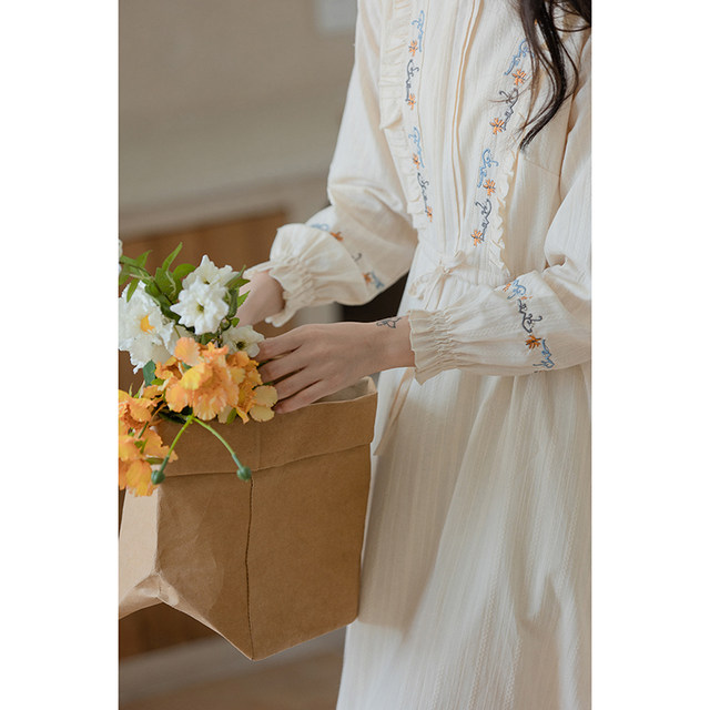 Long-sleeved dress for women, niche spring and autumn French style, gentle style, sweet waist, sweet long skirt