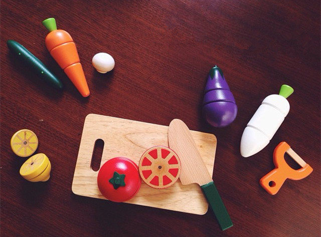 New children Magnetic chichele kitchen Toys Wooden Girl Cut Fruit Vegetables Combo Dress Home Wine Suit